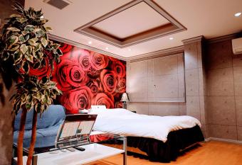 hotel due has Smoking rooms