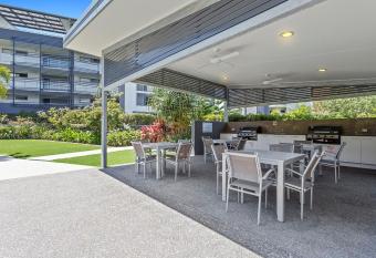 Property Vine - Broadwater & Saltwater Apartments has Balcony rooms