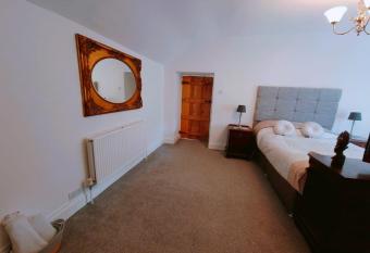 The kings allows 18 year olds to book a room