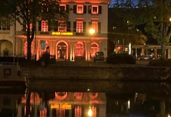 King size lounge 76m2 de confort au centre ville allows 18 year olds to book a room