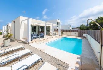 Montfarrutx has Balcony rooms