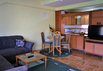 Spacious and quiet apartment has rooms with a private hot tub