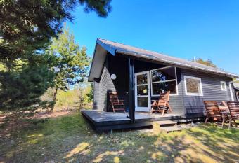 Tranum Klit Camping og Hytteudlejning has Balcony rooms