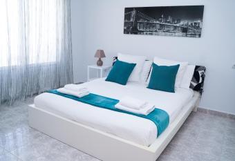 Kate s Nest has Balcony rooms