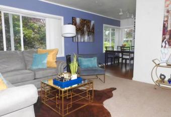    The Golden Serene' Unique Fully Furnished Apartment FREE wiFi / Parking allows 18 year olds to book a room