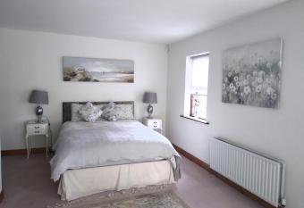 Dunroven Guest House allows 18 year olds to book a room