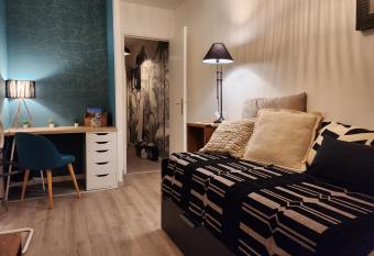 En centre ville, studio avec terrasse et parking has Balcony rooms