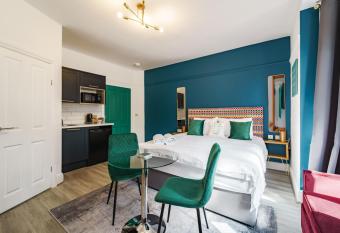 Emerald Stays UK at The Adelphi has Balcony rooms