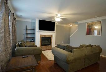 Spacious 4BR House w Balcony has Balcony rooms