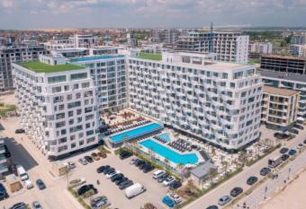 NOVSEE Infinity Pool & SPA allows 18 year olds to book a room