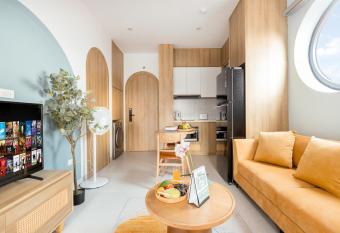 Crescendo Boutique Studio has Smoking/Balcony rooms