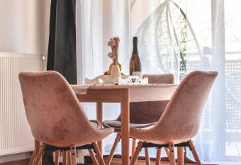 Studio apartment Old Town Castle has rooms with a private hot tub