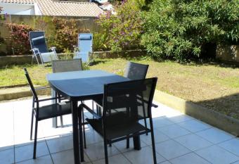 Nice 33 m apartment with garden and terrace has Balcony rooms