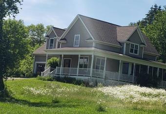 Home in the Country - 1/2 House with Kitchenette 3-8 guests has Balcony rooms