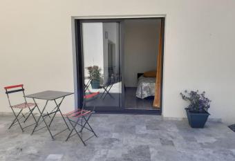 chez Virginie et Jacky allows 18 year olds to book a room