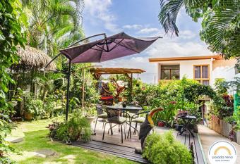 Posada Nena Santa Ana has Balcony rooms