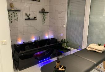 S  duisant petit cocon has Balcony rooms