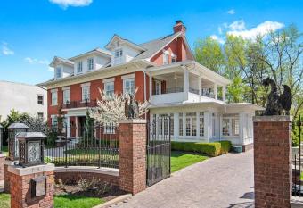 Westside at Oak Street Mansion allows 18 year olds to book a room