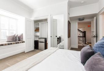 Valentine at Oak Street Mansion allows 18 year olds to book a room