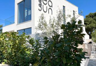 Sea Sun Apartments has Balcony rooms