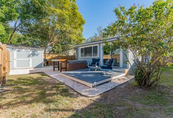 Bella Casa St Pete FL has rooms with a private hot tub