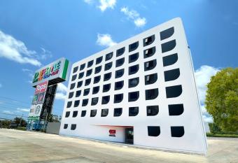 GO! Hotel Ban Chang at Robinson Lifestyle Ban Chang allows 18 year olds to book a room