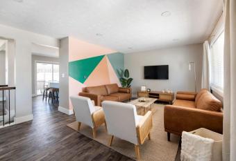 Bright Newly Updated 4BD Denver Retreat W Games has Balcony rooms