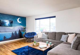 Marvelous Getaway near downtown allows 18 year olds to book a room