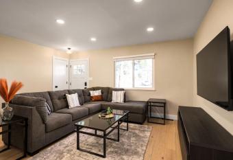 Cheerful Denver Hideaway W 2 Queen Beds Unit D allows 18 year olds to book a room