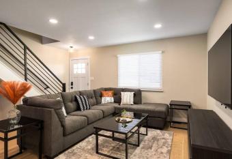 Cheerful Denver Hideaway W 2 Queen Beds Unit C allows 18 year olds to book a room