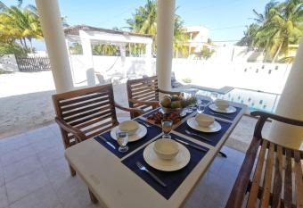 KIN House casa de playa con alberca allows 18 year olds to book a room