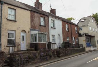 Cosy Cottage on East Wonford Hill allows 18 year olds to book a room
