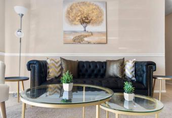 Spacious 2 Bed/2 Bath Condo with Gym and Laundry has Balcony rooms