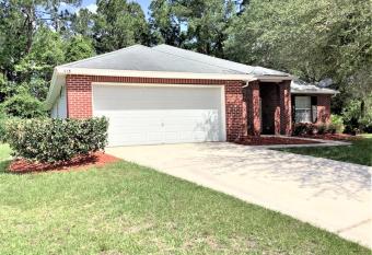 SINGLE FAMILY HOME FOR RENT has rooms with a private hot tub