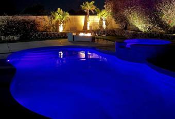 FAMILY FUN PALM SPRINGS/COACHELLA entire house with POOL, SPA, ARCADE ENTERTAINMENT oasis has rooms with a private hot tub