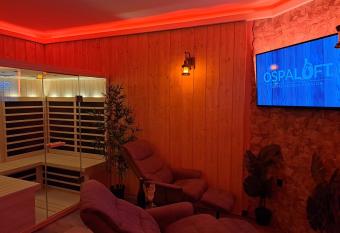 Ospaloft, meubl   haut de gamme avec spa privatif has rooms with a private hot tub