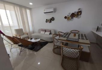 Apartamento con Salida Directa al Mar has rooms with a private hot tub