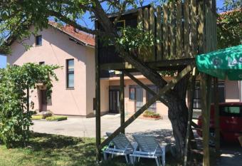 Apartments with a parking space Karlovac - 20989 has Balcony rooms