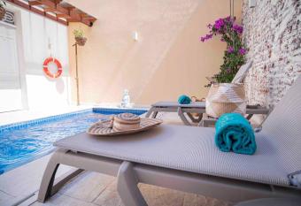 La Casa de Antonia- Old Historic Santa Marta has rooms with a private hot tub