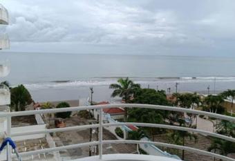 Vista al mar Tonsupa sector del Pac  fico has rooms with a private hot tub