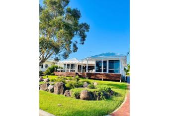 Esplanade Ease has Balcony rooms