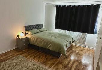 Cozy home in a peaceful area allows 18 year olds to book a room