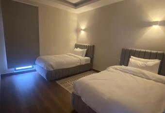 Saba Challet has rooms with a private hot tub