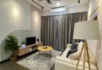 H&Z HOMESTAY @ VISTA BANGI has Balcony rooms