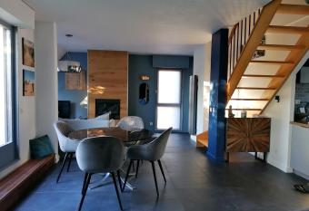Spacieux loft en duplex allows 18 year olds to book a room