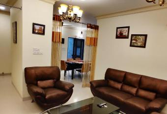 Vacation rentals Gulshan, Dhaka has rooms with a private hot tub