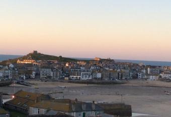 Harbour View has Balcony rooms