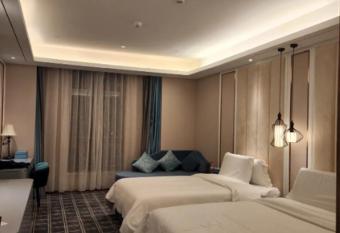 time allows 18 year olds to book a room