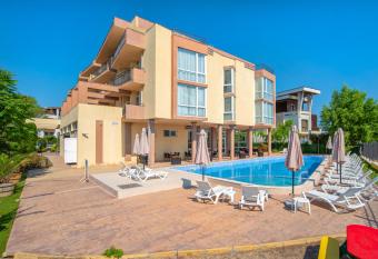 Aparthotel Royal Marina Beach has Balcony rooms