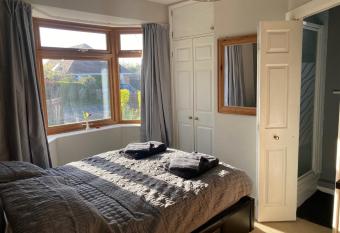 Ballantrae allows 18 year olds to book a room